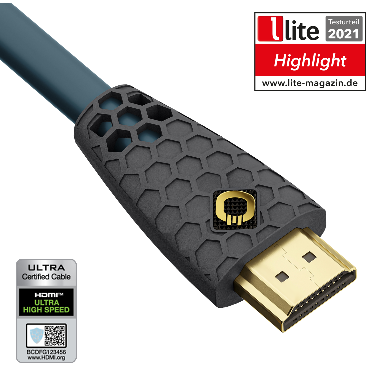 HDMI-Kabel mit Aufschrift 8K Ultra High Speed Oehlbach linke Seite Stecker goldfarben rechter Stecker silberfarben Hintergrund grau