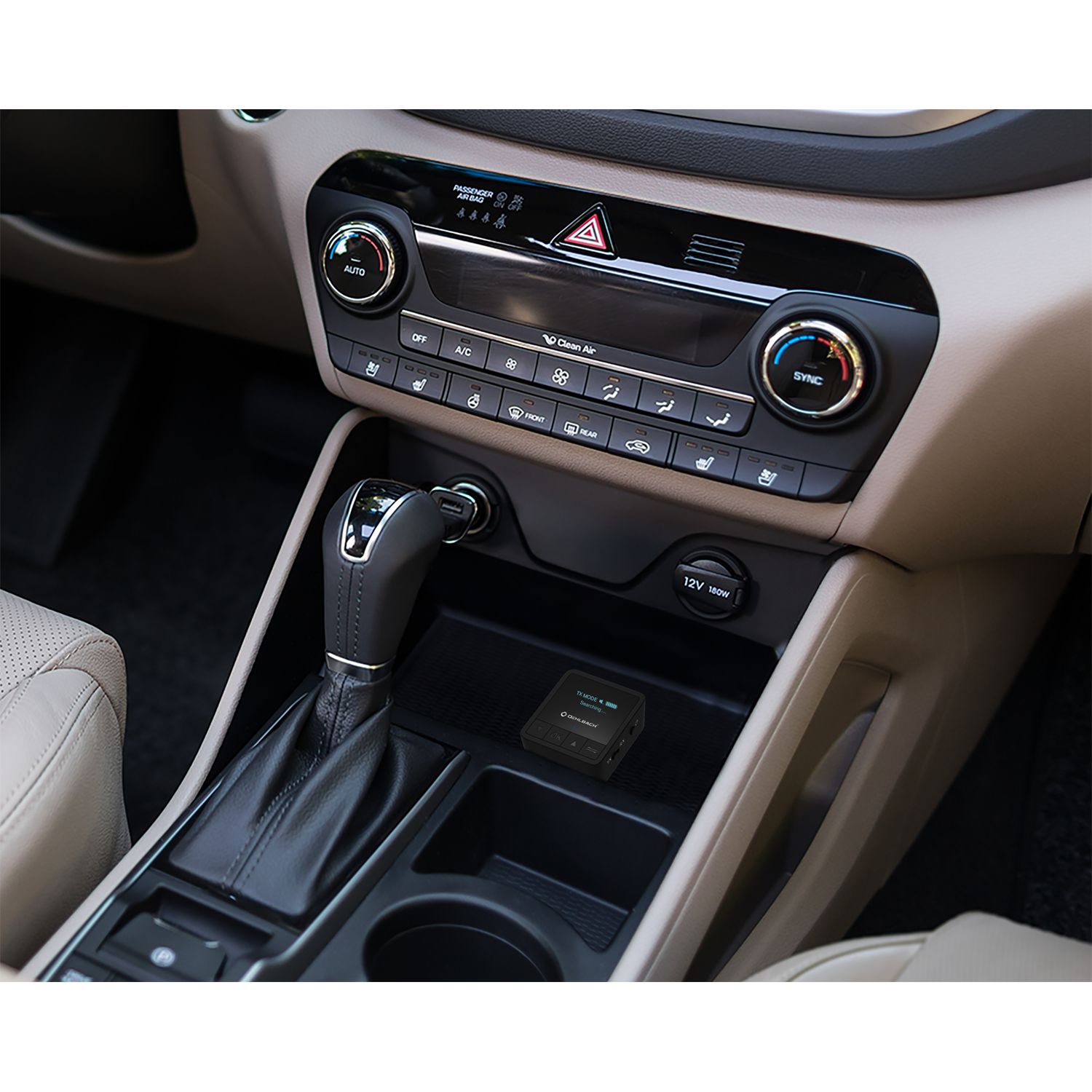 Bluetooth Transmitter Receiver Oehlbach schwarz mit Oehlbach Logo vorne minimale Bedienknöpfe und Anschlüsse links und rechts