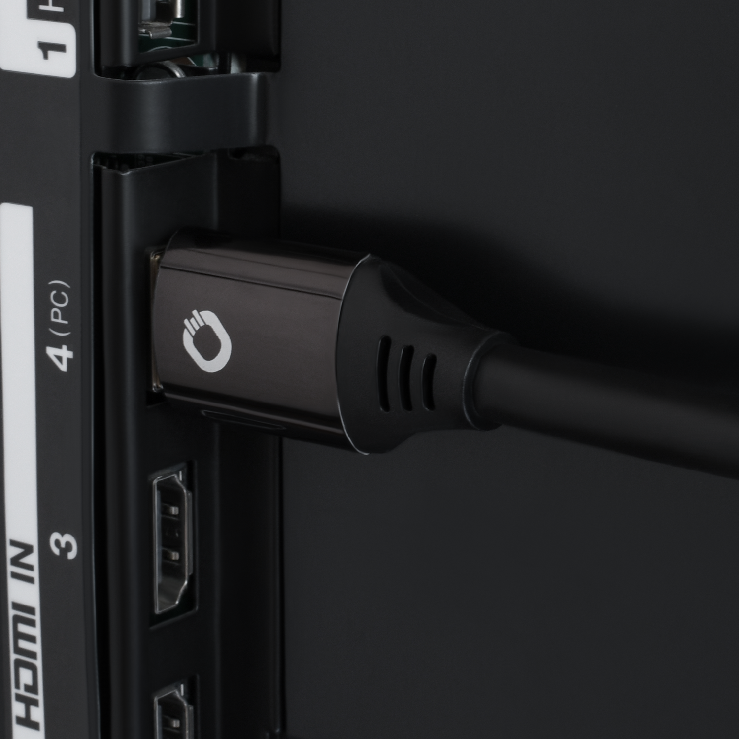 HDMI-Kabel mit Aufschrift Ultra High Speed schwarzer Stecker goldene Kontakte graues Kabel Oehlbach Logo oben links