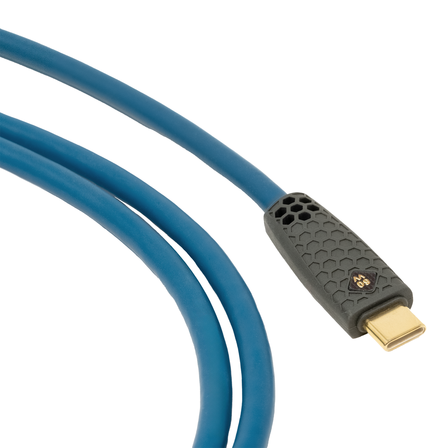 USB-C-Kabel mit schwarzem Stecker und blauer Ummantelung, Nahaufnahme